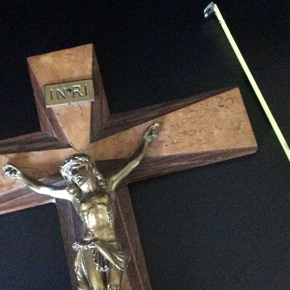 Wood cross and Brass - Picture 4 of 10